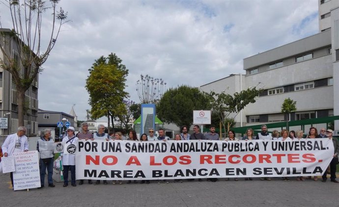 Archivo - Imagen de archivo de una manifestación de Marea Blanca