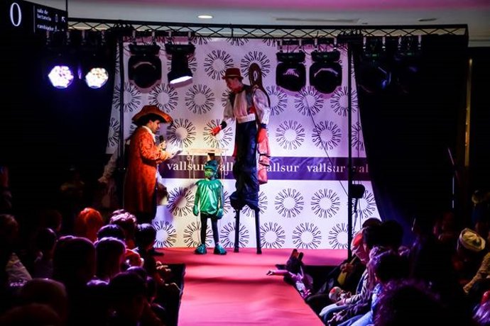 Concursos de disfraces para niños y mascotas en el tradicional 'Carnavallsur'.