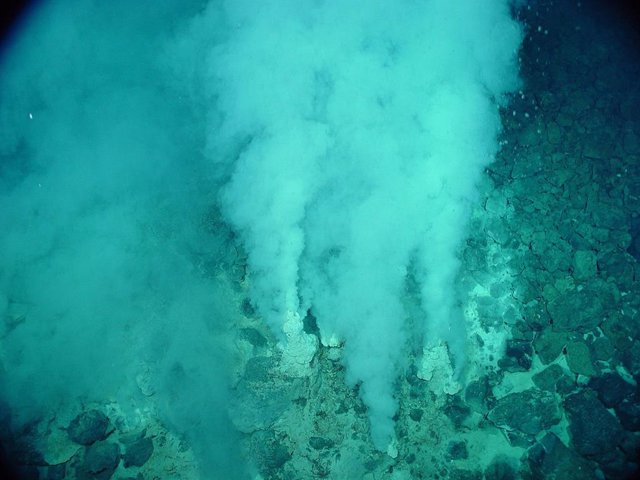 Archivo - Respiradero hidrotermal en aguas profundas