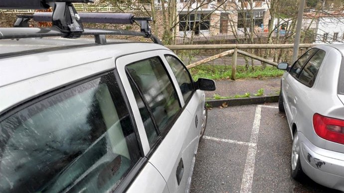 Archivo - Coches usados en un aparcamiento.