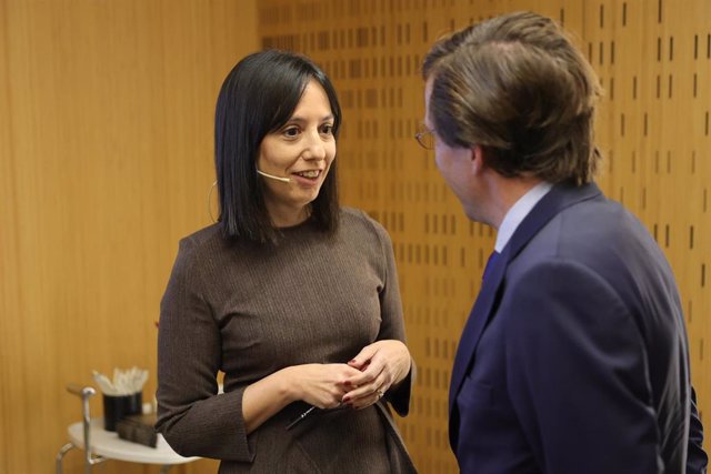 La delegada del Gobierno de la Comunidad de Madrid, Mercedes González y el alcalde de Madrid, José Luis Martínez-Almeida, a su llegada a un Desayuno Informativo de Europa Press, en el Auditorio ‘Meeting Place’.