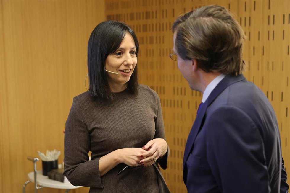 La delegada del Gobierno de la Comunidad de Madrid, Mercedes González y el alcalde de Madrid, José Luis Martínez-Almeida, a su llegada a un Desayuno Informativo de Europa Press, en el Auditorio Meeting Place.