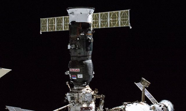 Carguero Progress 83 atracado en la ISS el 11 de febrero.