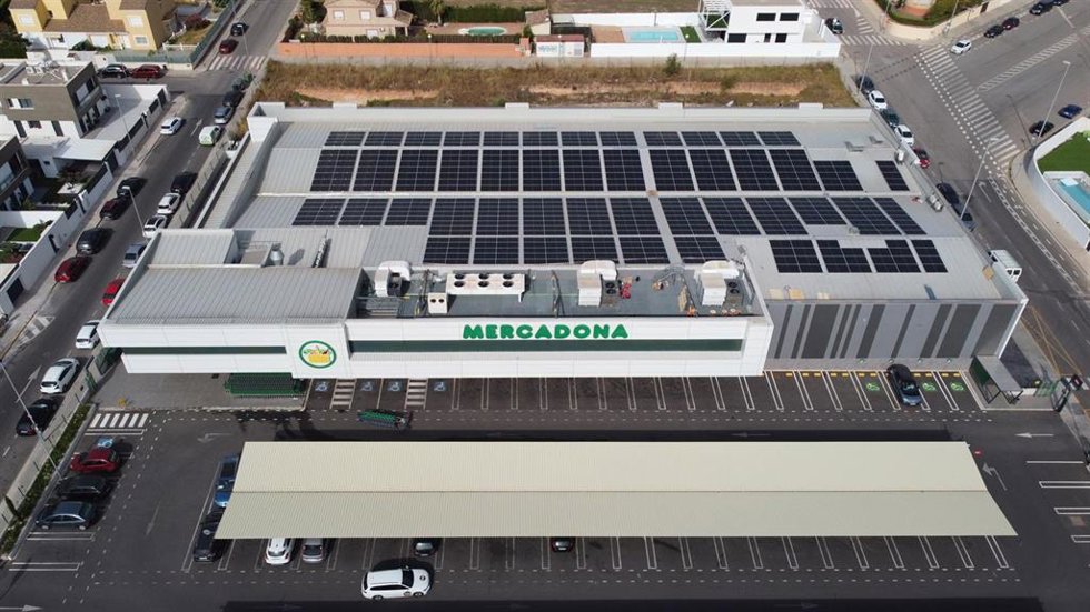 Archivo - Cubierta con paneles solares