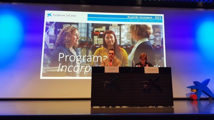 La Junta y la Fundación La Caixa facilitan empleo a casi 6.000 personas en riesgo de exclusión