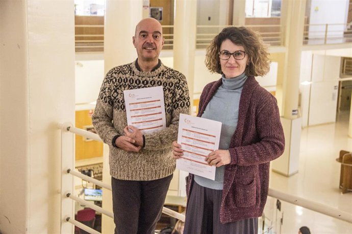 Los concejales de Cs Ignacio Tricio y Rocío Fernández tras registrar las enmiendas