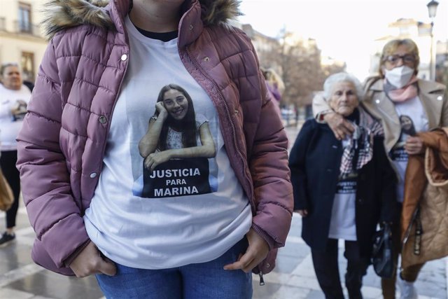 Familiares y amigas de Marina se manifiestan antes del juicio en Granada contra una mujer acusada de matar a su novia en Motril