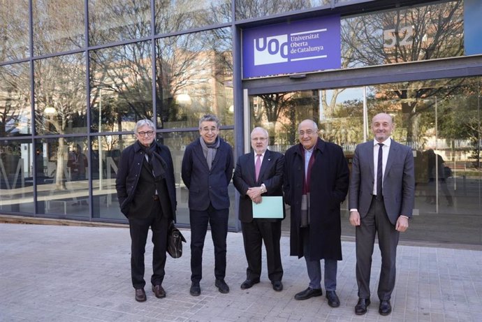 Representantes de las instituciones del acuerdo entre el Govern, Ayuntamiento de Barcelona, la UOC y el Icfo