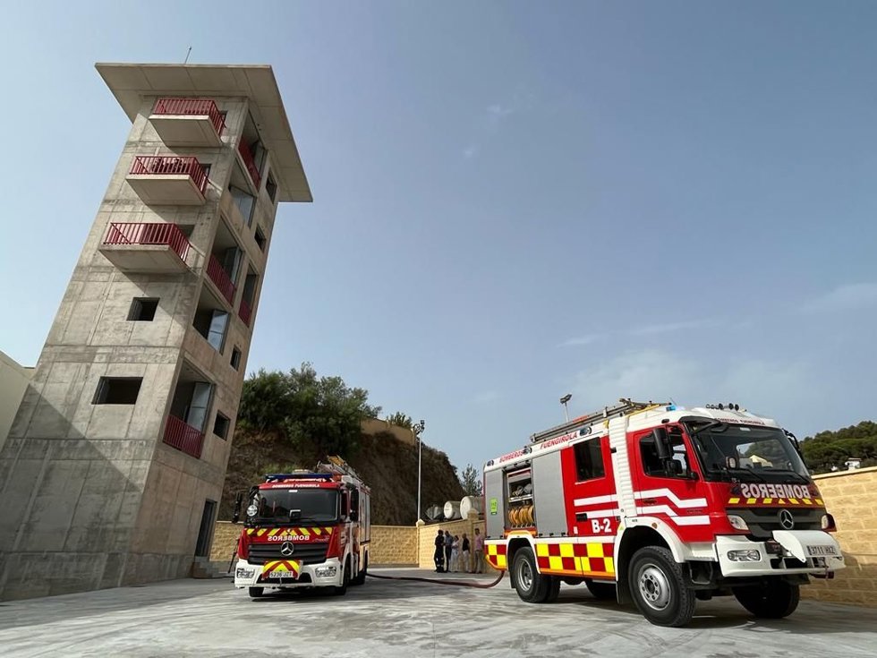Archivo - Bomberos de Fuengirola en una imagen de archivo
