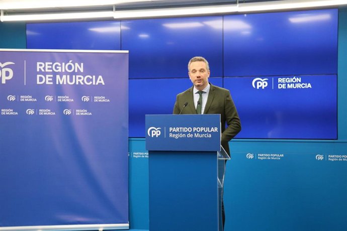 El secretario de Organización, Comunicación y Electoral del PPRM, Joaquín Segado, en rueda de prensa
