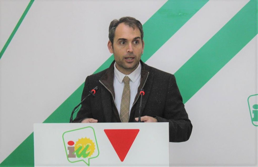 El coordinador de IU Andalucía, Toni Valero, en rueda de prensa en Málaga