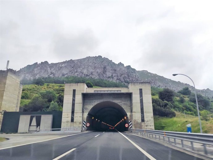 Archivo - Autopista A-66, Túnel de Pajares. Autopista del Huerna.