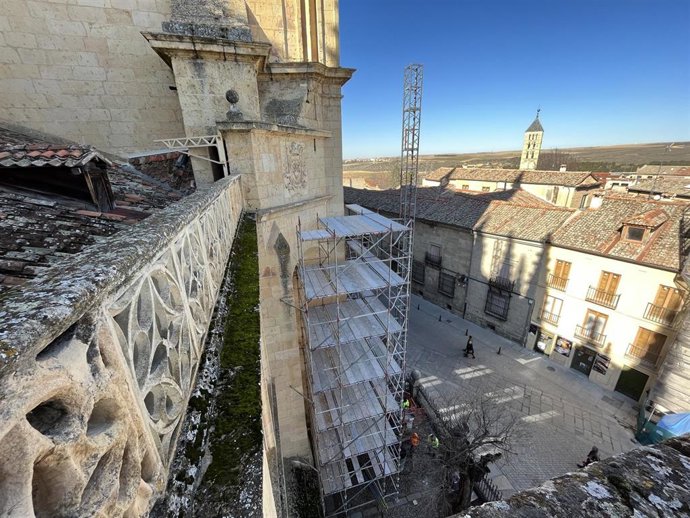 Comienza la restauración de la cubierta del cuerpo superior de la girola y crucero norte de la Catedral de Segovia