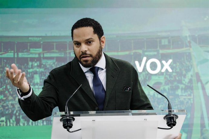 El secretario de VOX, Ignacio Garriga, durante una rueda de prensa, en la sede del partido, a 13 de febrero de 2023, en Madrid (España).