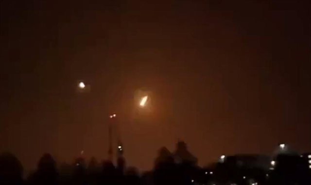 Imagen del superbólido que explotó sobre el Canal de la Mancha en la noche del 12 al 13 de rebrero de 2023