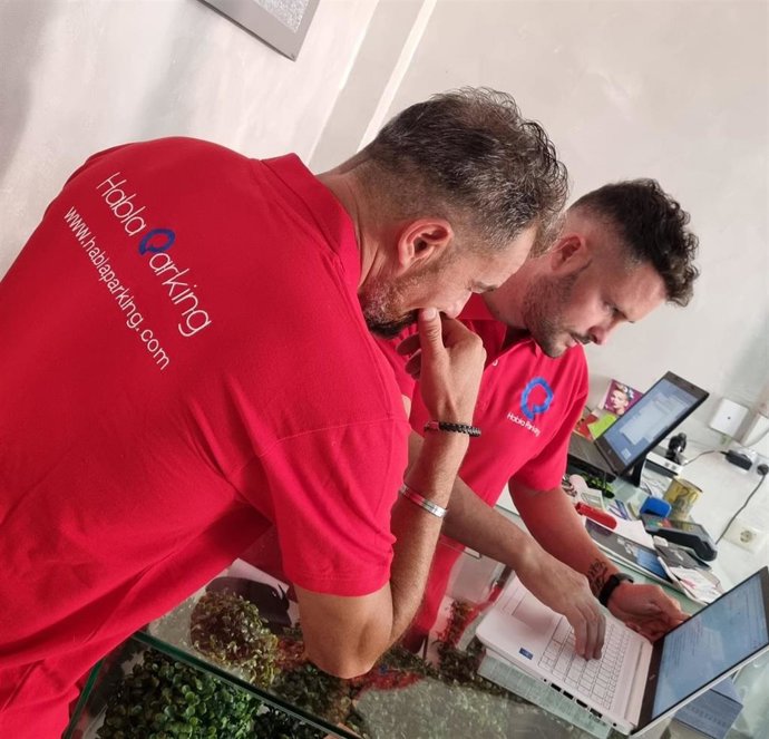 Archivo - MicroBank concede 246 microcréditos a empresas de menos de 10 empleados para comenzar su actividad en Canarias en 2021