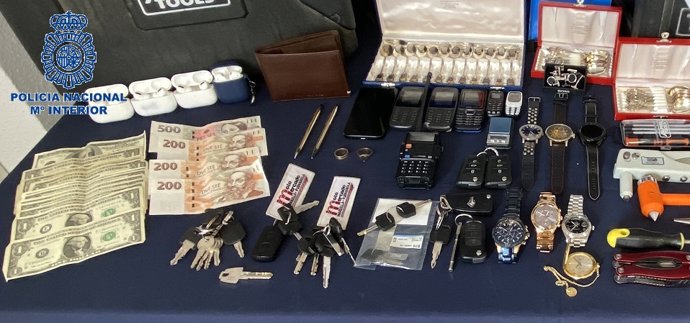 Nota De Prensa + Foto "La Policía Nacional Detiene A Un Hombre Por 24 Robos Con Fuerza En Trasteros Y Tres Robos En Interior De Vehículos"