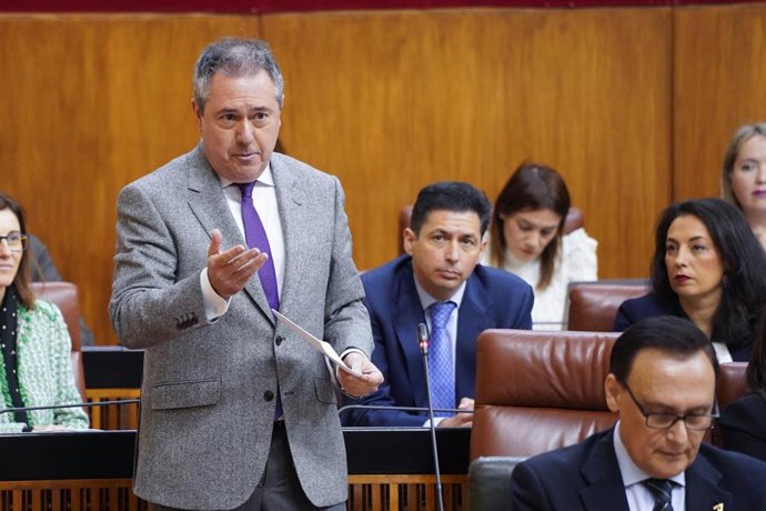 El secretario general del PSOE de Andalucía, Juan Espadas, en una imagen de archivo en el Pleno del Parlamento. 