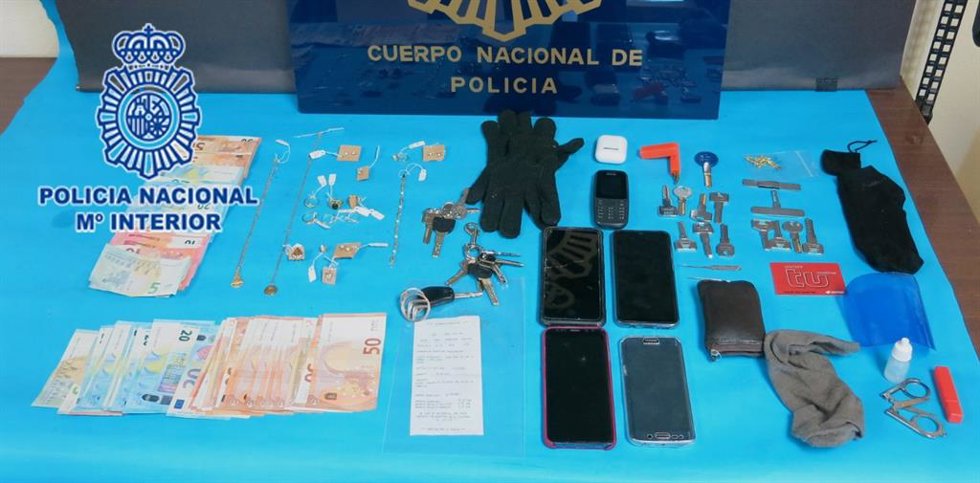 Efectos sutraídos en robos en viviendas, incautados a dos detenidos en Gijón