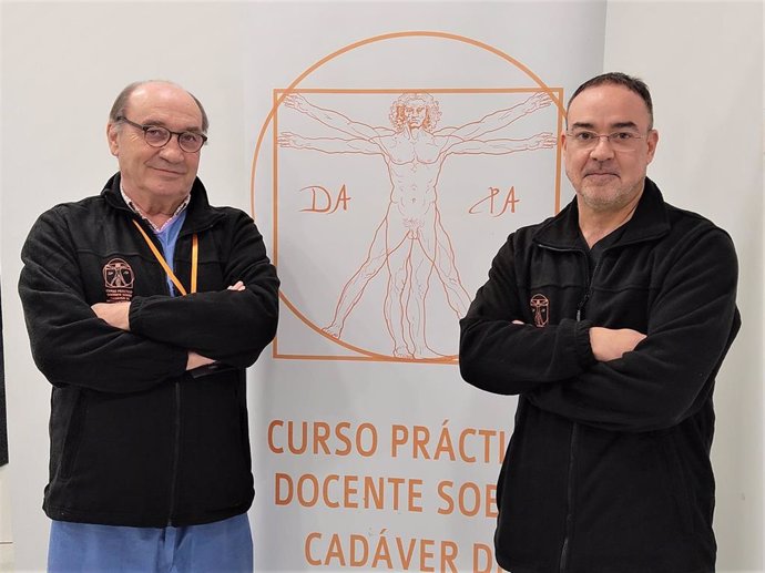 Los doctores Francisco Gómez Armenta y David Abejón.