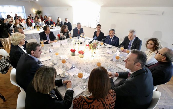 Desayuno informativo Asociaicón Mujeres Empresarias.