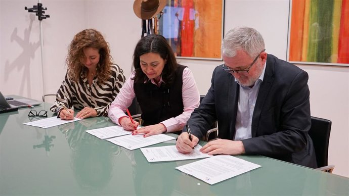 Momento de la firma del acuerdo.
