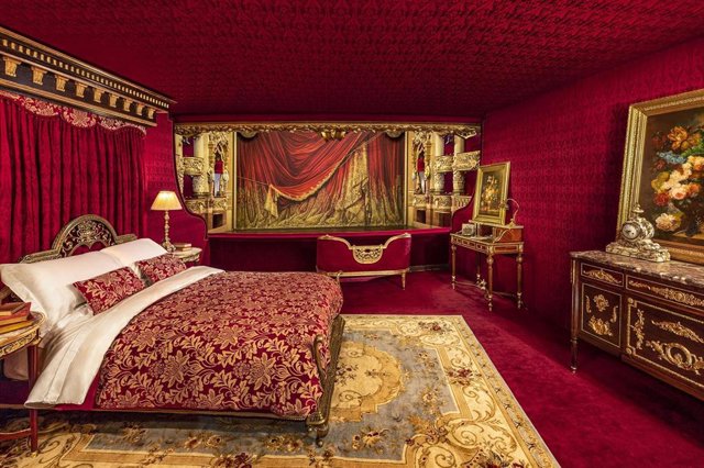 La estancia que Airbnb ha creado en el Palco de Honor del Palacio Garnier, situado en la Ópera de París