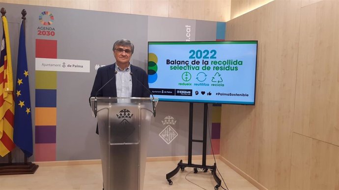 Archivo - El presidente de Emaya, Ramón Perpiny, durante la presentación del balance de recogida de residuos en 2022 en la ciudad