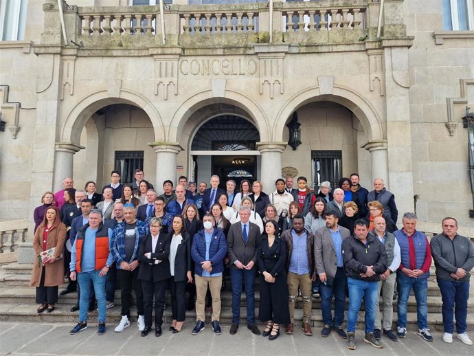 Imagen de los asistentes al acto de homenaje.