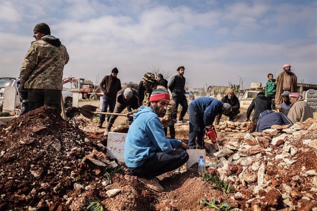 Funeral de víctimas por el terremoto en Idlib, Siria