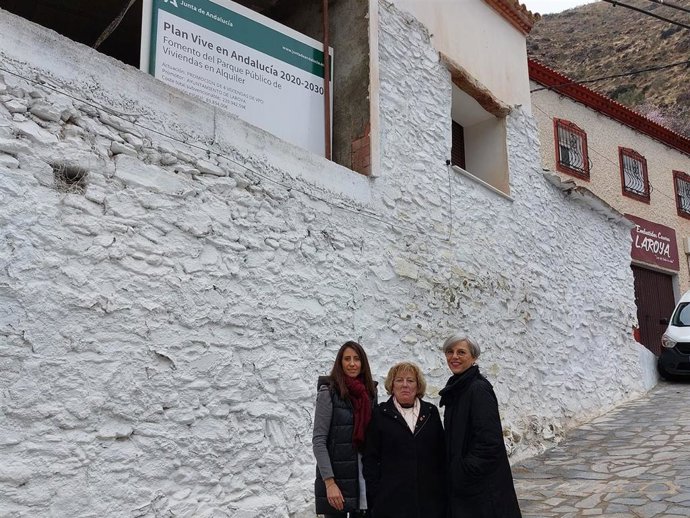 La delegada territorial Carmen Belén López visita el municipio de Laroya (Almería)