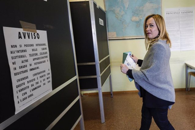 Giorgia Meloni, primera ministra de Italia, vota en Roma en las elecciones regionales