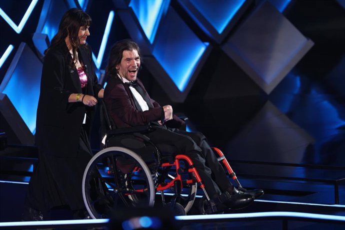 El actor Telmo Irureta recibe el Goya de mejor actor revelación por 'La consagración de la primavera', en el Palacio de Congresos y Exposiciones FIBES, a 11 de febrero de 2023, en Sevilla, Andalucía (España). La Academia celebra la calidad del cine espa