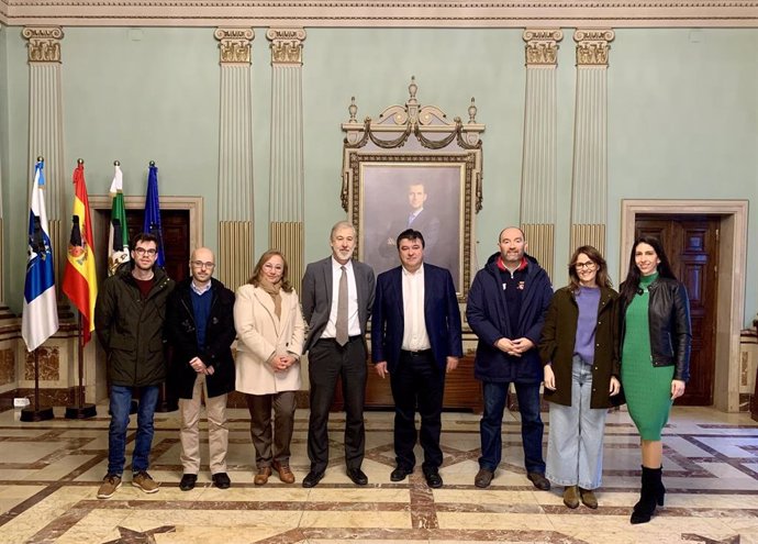 El Ayuntamiento de Huelva incorpora a cinco nuevos trabajadores a la plantilla de auxiliares administrativos.