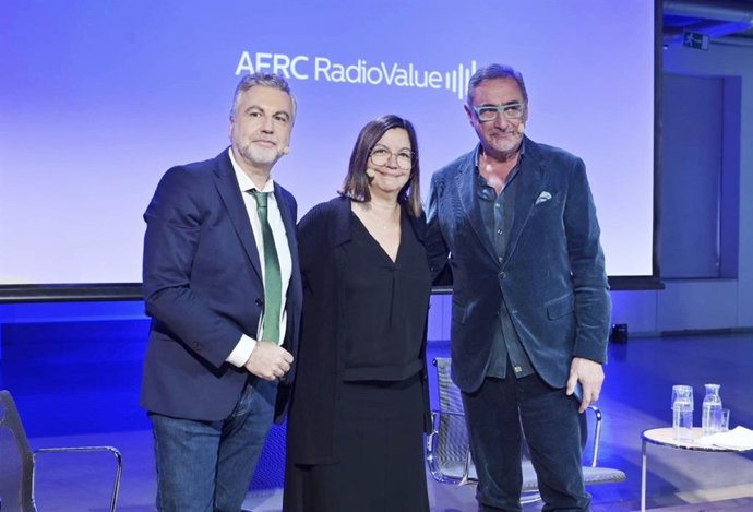 La radio española hace historia, con la primera emisión simultánea a través de la SER, COPE y Onda Cero