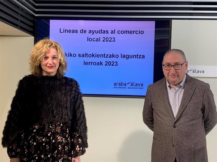 La diputada foral de Fomento del Empleo, Comercio y Turismo, Cristina González, y el director de esta misma área, Felipe García, han presentado este lunes en rueda de prensa