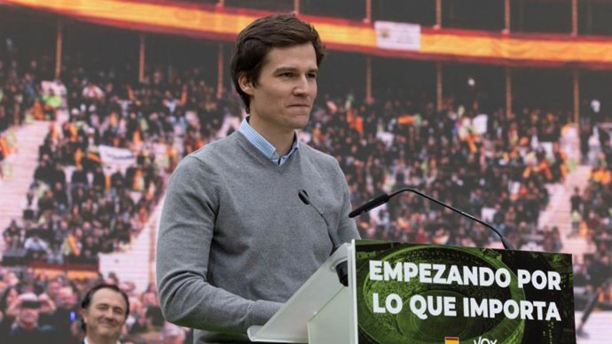 El candidato de Vox a la presidencia del Gobierno de La Rioja, Ángel Alda, en una intervención