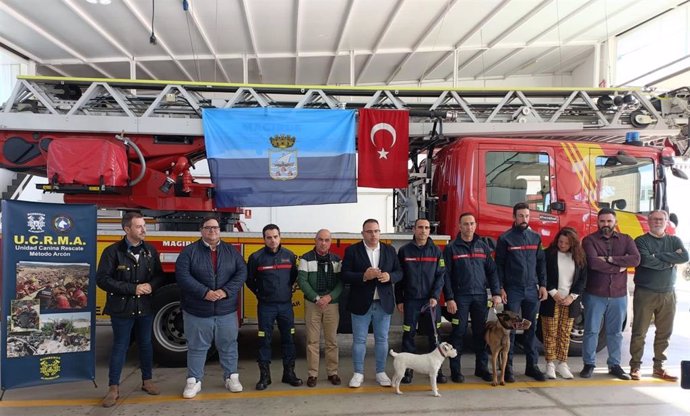 Recepción a los bomberos de Almuñécar que han participado en tareas de rescate en Turquía tras los terremotos