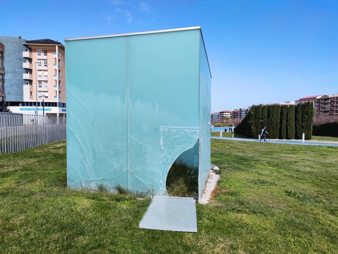 Rotura de uno de los cubos de luz del parque Andrés de Vandelvira