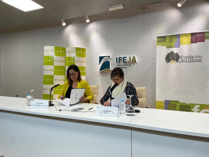 Firma del convenio entre Feras Jaén y la Fundación del Olivar para la celebración de Expoliva