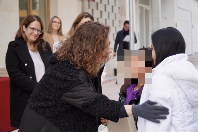 El Govern entrega en Maó las llaves de una promoción de 14 viviendas protegidas.