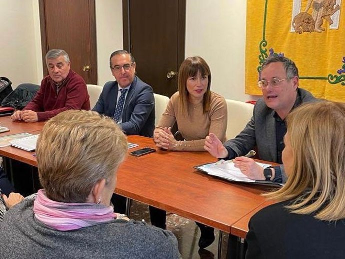 Reunión de las delegaciones territoriales de Educación e Igualdad para trabajar coordinados en el acogimiento familiar en Málaga