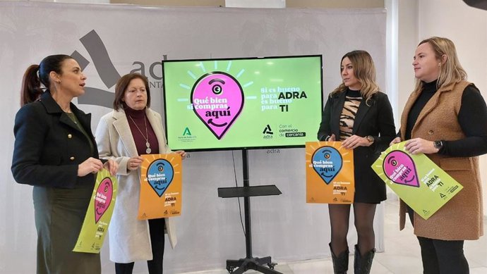 Presentación de la campaña 'Si es bueno para Adra, es bueno para ti'.