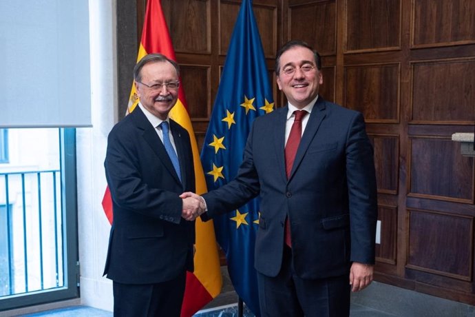Albares reitera al presidente de Ceuta que la decisión de abrir su aduana comercial con Marruecos es irreversible
