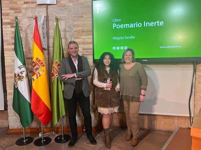 El Aula de Cultura acoge la presentación del libro 'Poemario inerte', de Magda Sevilla