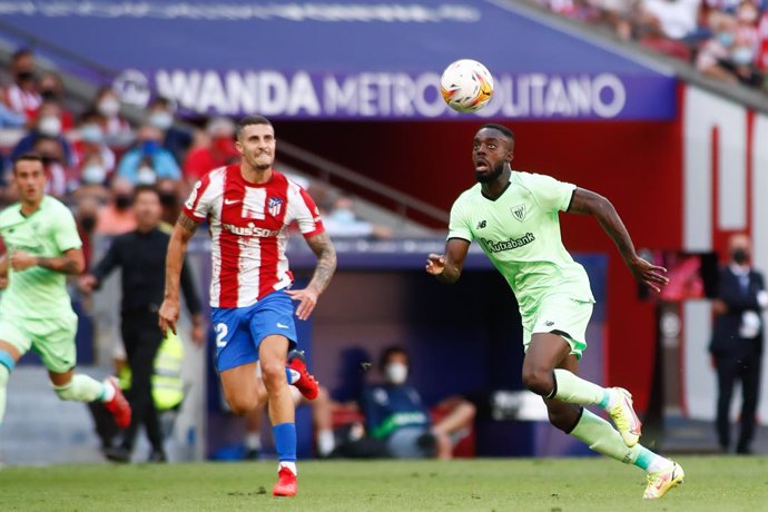 Archivo - Inaki Williams of Athletic Club and Mario Hermoso of Atletico de Madrid in action during the spanish league, La Liga Santander, football match played between Atletico de Madrid and Athletic Club at Wanda Metropolitano stadium on September 18, 