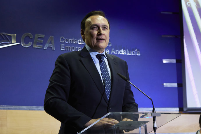 El consejero de Universidad e Innovación de la Junta de Andalucía, José Carlos Gómez Villamandos, interviene en un acto en la Confederación de Empresarios de Andalucía, a 6 de febrero de 2023 en Sevilla (Andalucía, España). 