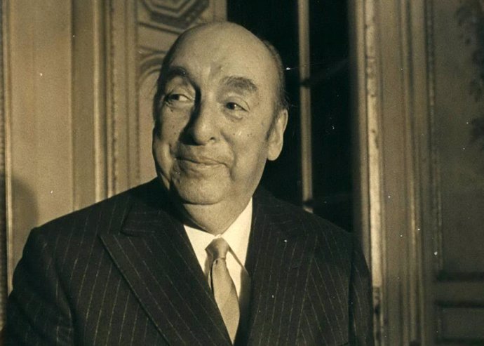 El escritor Pablo Neruda, en 1972