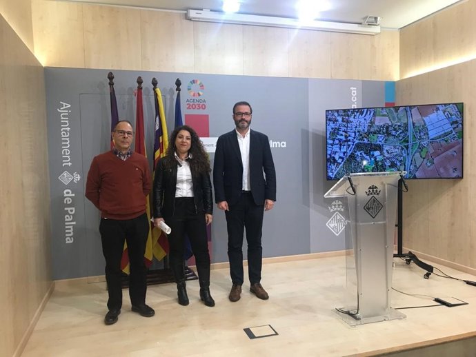 Archivo - (De Izquierda A Derecha) El Regidor Del Ayuntamiento, Jordi Vil; La Teniente De Alcalde De Infraestructuras Y Accesibilidad, Angélica Pastor; Y El Alcalde De Palma, José Hila