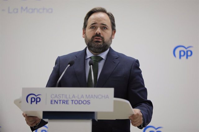 El presidente del PP Paco Núñez en rueda de prensa